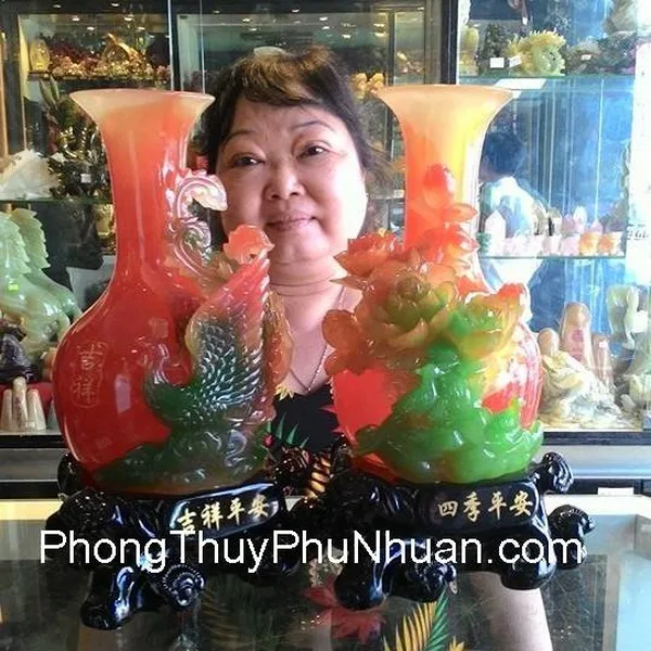 Cô Điệp– khách hàng mua Bình phụng cát tường A161 và Bình Hoa mẫu đơn đỏ E158