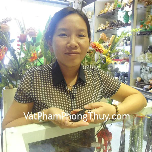 Chị Hạnh - khách hàng mua phật bản mệnh tuổi Thìn S5069-5 và tuổi Ngọ S1131