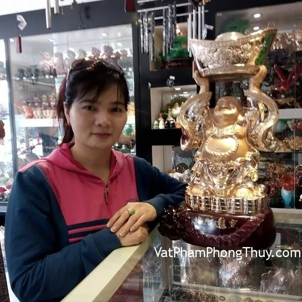Chị Thanh - khách hàng mua tượng Di Lạc H240G và tượng Ngựa Y208