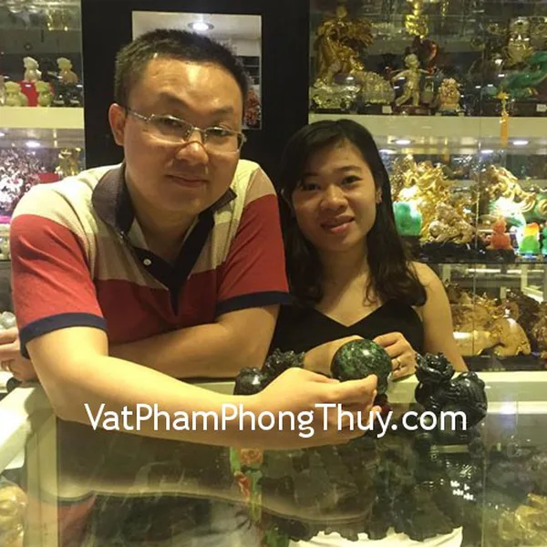 Anh Việt - khách hàng mua tỳ hưu Bắc kinh đen chuẩn BKD-S và quả cầu đá hoa mộc M193-2600
