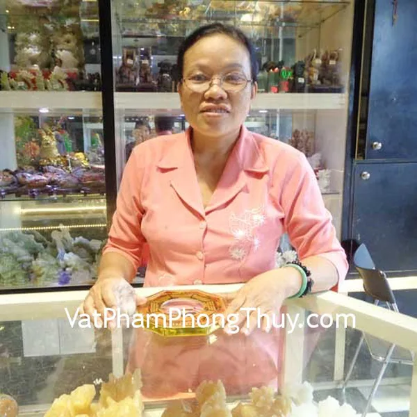 Chị Loan - khách hàng mua Bát quái lồi K1204, Trụ thạch anh trắng HM056-2-907