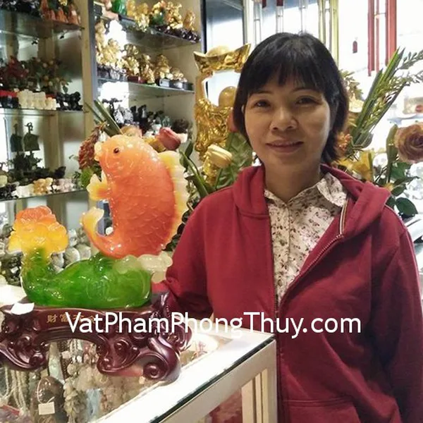 Chị Lan  - khách hàng mua tượng cá chép đỏ phun lộc H297G