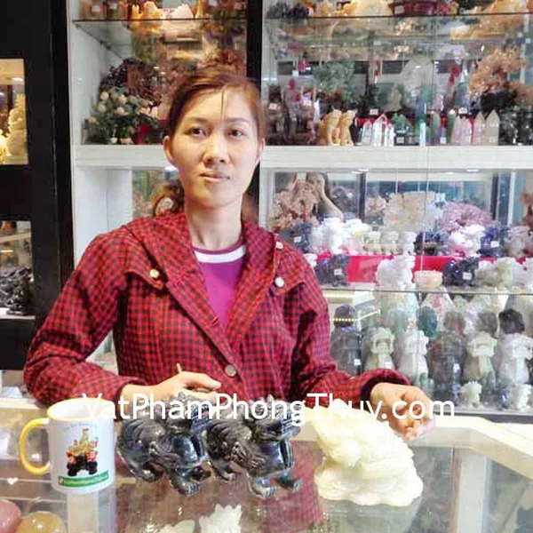 Chị Sương - khách hàng mua Cặp tỳ hưu Bắc kinh đen trung BKD-M, Thiềm thừ Cẩm thạch Tây tạng trung CTT-M
