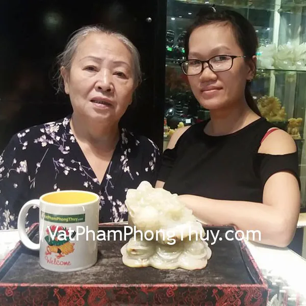 Chị Diễm - Khách hàng mua Thiềm thừ cẩm thạch trung CTT-M