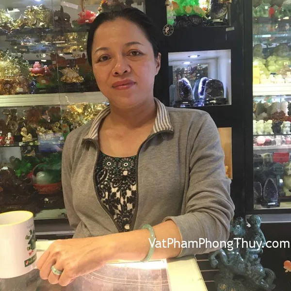 Chị Lan - khách hàng mua nhẫn trơn ngọc Myanmar đặc biệt S5142