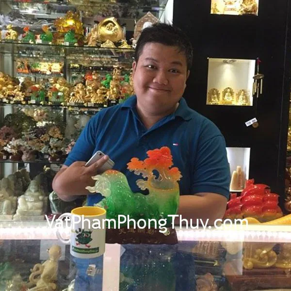 Anh Lân- khách hàng mua tượng trâu xanh ngọc đựng bút H395G