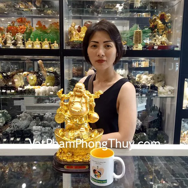 Chị Ly Hương - khách hàng mua tượng phật di lạc G148A