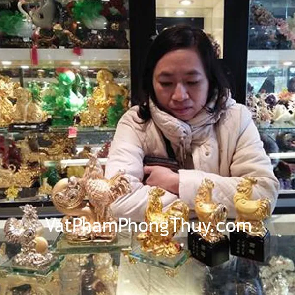 Chị Mai- khách hàng mua tượng gà phong thuỷ