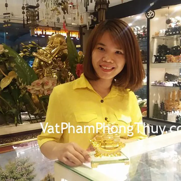 Chị Thư - khách hàng mua thuyền buồm vàng C192A