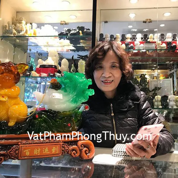 Cô Hương -Khách hàng mua Thần heo giữ tiền kéo bắp cải LN006