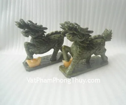Kỳ lân lam ngọc đạp đỉnh vàng M150