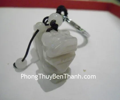 Móc khóa tỳ hưu đứng ngọc miến điện đuôi hình tiền S690