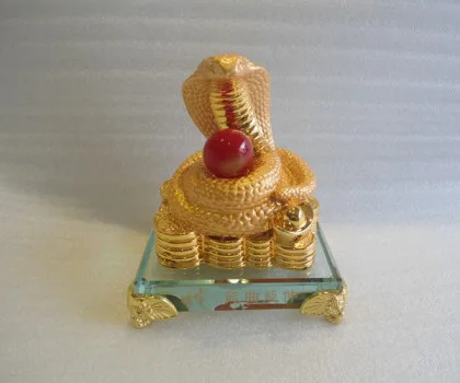 Rắn vàng châu đỏ trên tiền thủy tinh - năng khúc năng vượng H436G