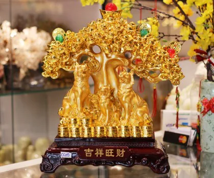 Gia đình chó vàng bên cây đại thụ vàng - Cát tường vượng tài FC015A