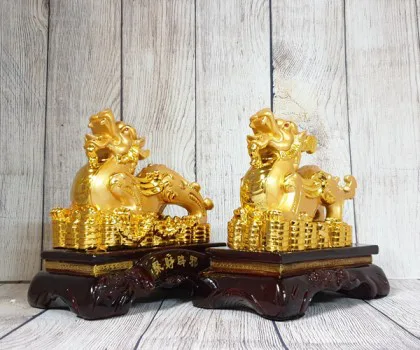 Cặp tỳ hưu vàng trên đống tiền vàng đế gỗ - Chiêu Tài Bích Tà/ Tụ Tài Bích Tà LN054