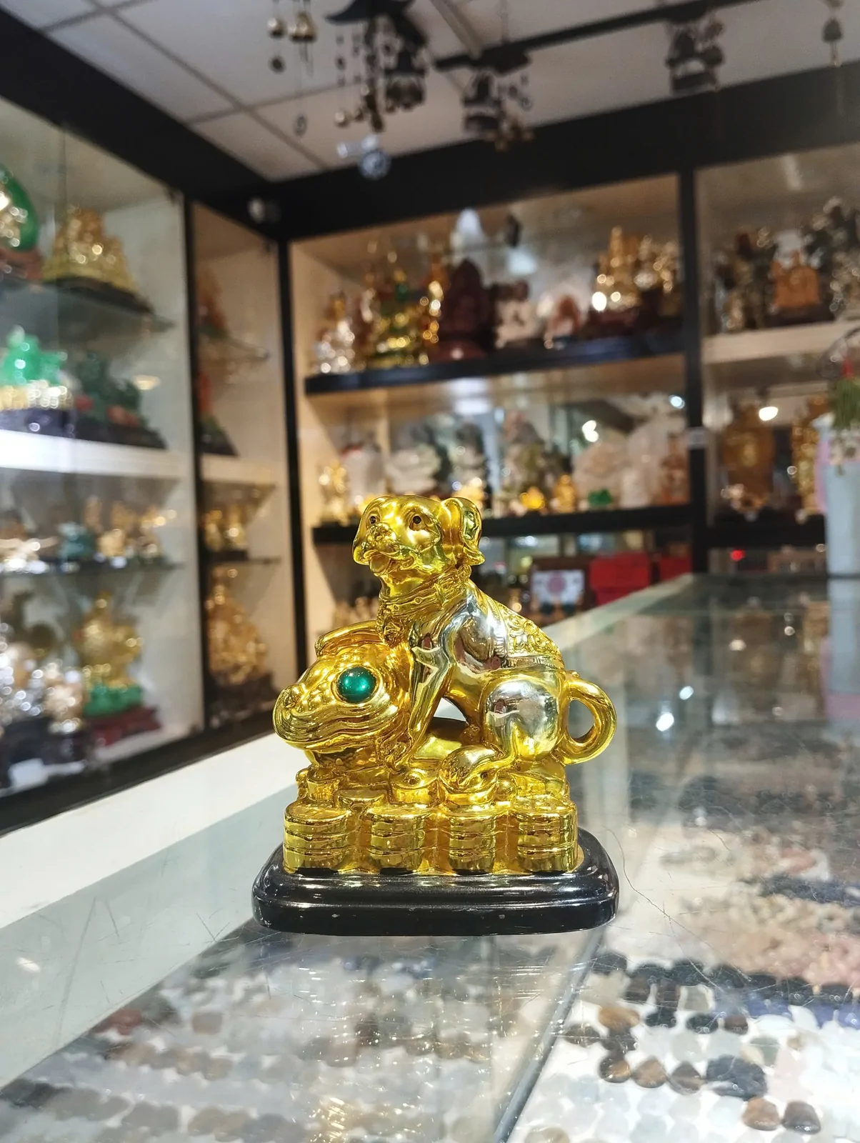 Chó vàng trên gậy như ý nhỏ dán xe hơi C036A