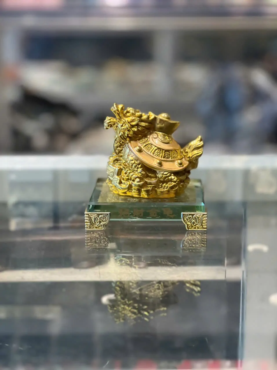 Thần rùa đầu rồng vàng bóng nhả kim nguyên bảo trên đống tiền vàng đế thuỷ tinh - Chiêu Tài Long Quy LN164