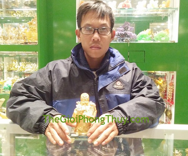 Anh Thái-Khách hàng mua Thần tài đứng đế thủy tinh FH267.