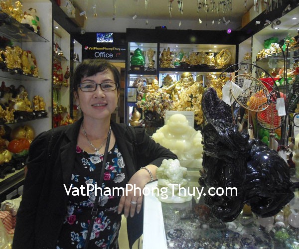 Cô Hạnh - khách hàng mua cặp tỳ hưu bắc kinh đen BKD-L và thiềm thừ cẩm thạch CTT-M