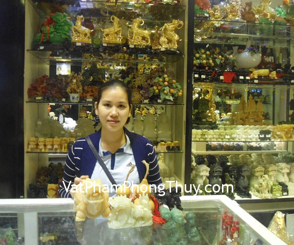 Chị Diền- khách hàng mua chuông gió Lucky CG1224, Kỳ lân đá hắc ngà HM089, tượng rồng cẩm thạch N076-1, Long quy M038 và tỳ hưu đông linh M130