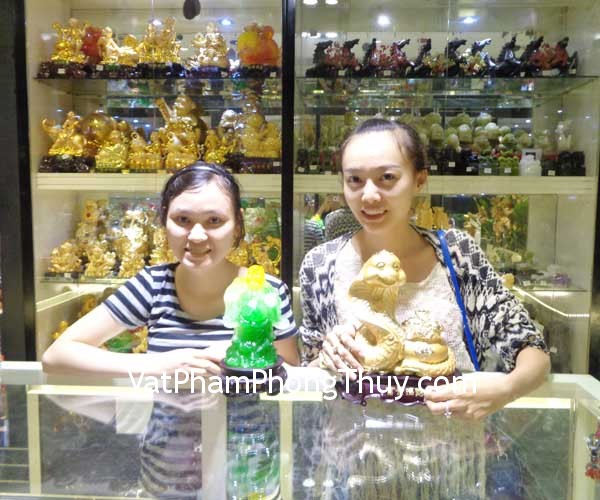 Chị Châu - khách hàng mua Rắn vàng kim E091, Phật di lặc xanh H249G