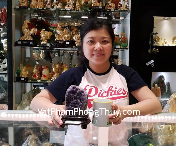 Chị Hiền - khách hàng mua bông thạch anh tím H089-2218, long quy hoàng long M146, quả cầu pha lê trắng K196M và bát quái lồi K1206