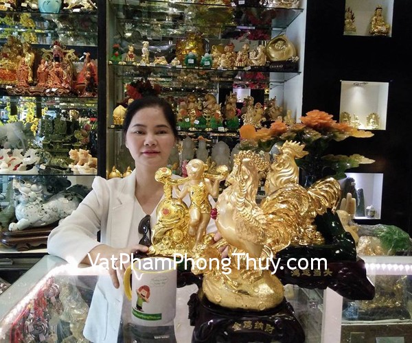 Cô Phương Thanh- khách hàng mua tượng Gà trên núi tiền nhỏ G026A, gà vàng dưới cây lộc xanh G038A và Nàng khỉ gánh gậy như ý K040M