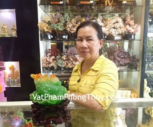 Cô Nga - khách hàng mua tượng thiềm thừ xanh E071