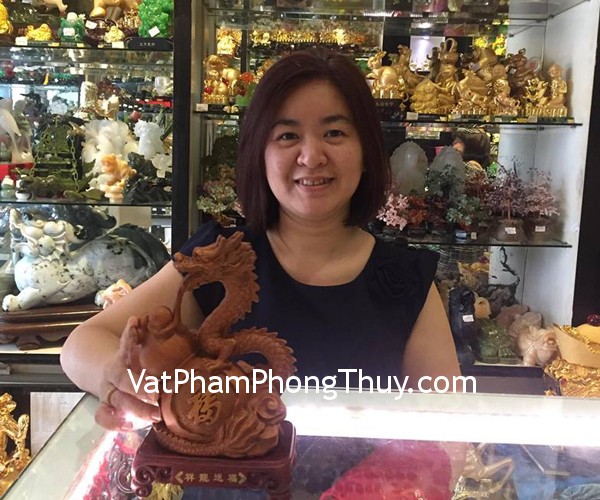 Chị Thanh- khách hàng mua tượng rồng gỗ đế dỗ vương E145