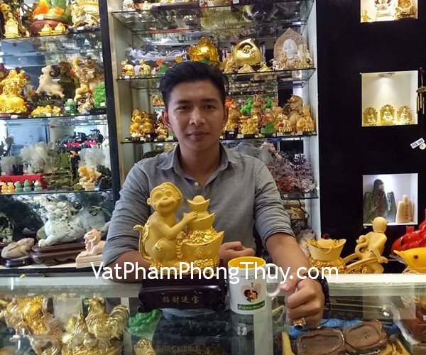 Anh Luân - khách hàng mua tượng khỉ vàng chiêu tài K034M