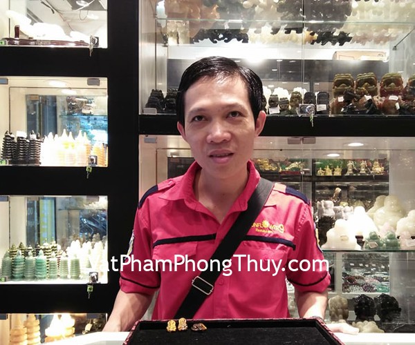 Anh Chinh-khách hàng mua Phật Quan Âm đá mắt mèo trung S6482 và mặt hổ phù mắt mèo S6073