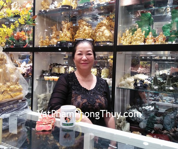 Cô Hưng - khách hàng mua mặt phật bản mệnh phỉ thúy S6640-2, S6640-1, S6640-4, S6340-4 và vòng tay mặt trăng S6358-1880