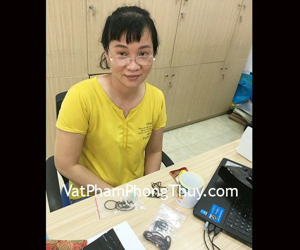 Chị Đào - khách hàng mua vòng tay thạch anh ưu linh trắng S6649, thạch anh tóc đen S6475, Phật bản mệnh S6640 và mặt ve S6497