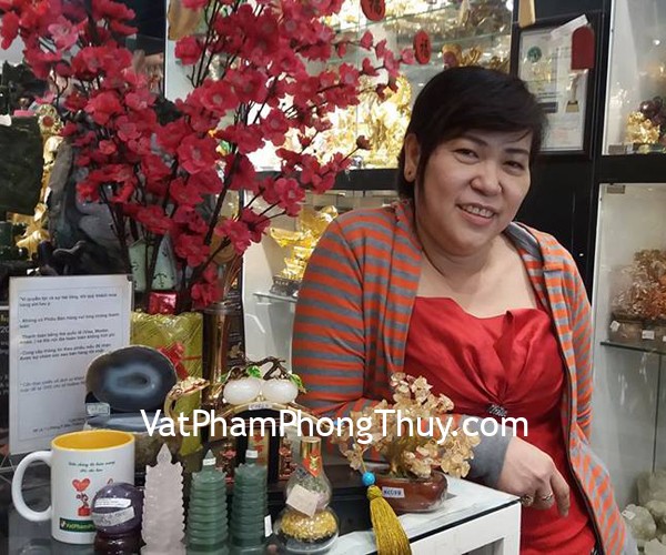 Chị Hoa - khách hàng mua quả cầu thạch anh tím Gm142, tháp văn xương, gậy như ý và bồn tụ bảo thạch anh