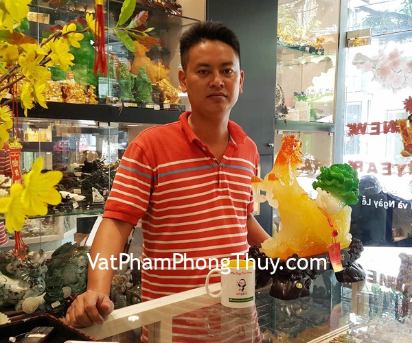 Anh Khoa - khách hàng mua tượng ngựa kéo xe tải vàng C103A