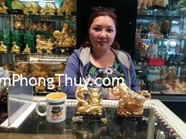 Chị Nga - Khách hàng mua Rắn nén vàng E096 và Trâu vàng đế gỗ C114A