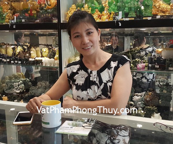 Chị Thu Hà - khách hàng mua mặt tỳ hưu phỉ thúy vân xanh S6632-10878 và S2004-8803