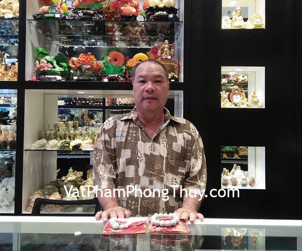 Chú Thành Lợi - khách hàng mua chuỗi tỳ hưu phỉ thúy S6685, S6405, S6012 và chuỗi phỉ thúy xanh đậm S9974, S6675