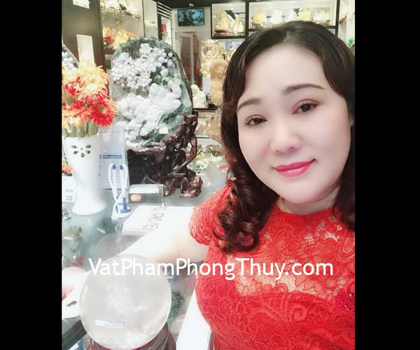 Chị Hoàng Anh - khách hàng mua gậy như ý bạch khủng GM077 và quả cầu thạch anh trắng GM148-11633