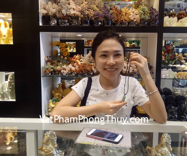 Chị Linh  - khách hàng mua mặt hồ ly phong thủy S6345