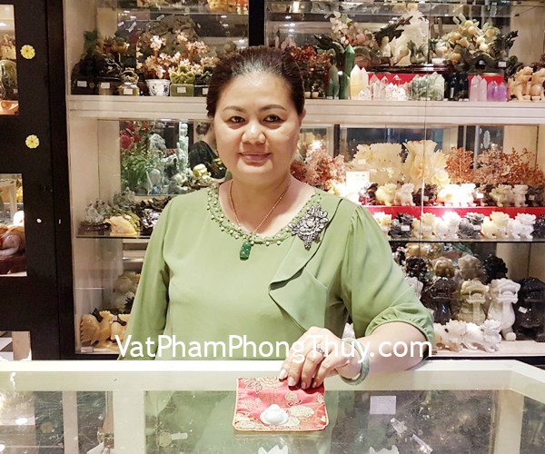 Cô Vy - khách hàng mua Phật Di Lặc Ngọc Phỉ thúy S6627-S4-2548