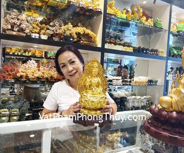Cô Lê An - khách hàng mua tượng phật Quan Âm vàng trung H257G